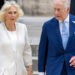Rei Charles e Rainha Camilla compartilham mensagem de 'profundamente preocupado e profundamente triste'