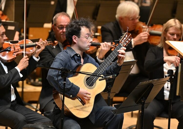Revisão de Shibe, LSO, Adès, Barbican