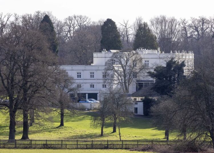 Royal Lodge: tudo o que sabemos sobre a mansão de 30 quartos do príncipe Andrew em Windsor