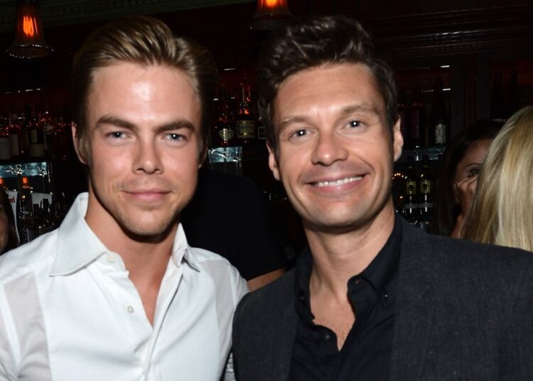 Ryan Seacrest deu uma palestra para Derek Hough sobre as regras da Roda da Fortuna das Celebridades