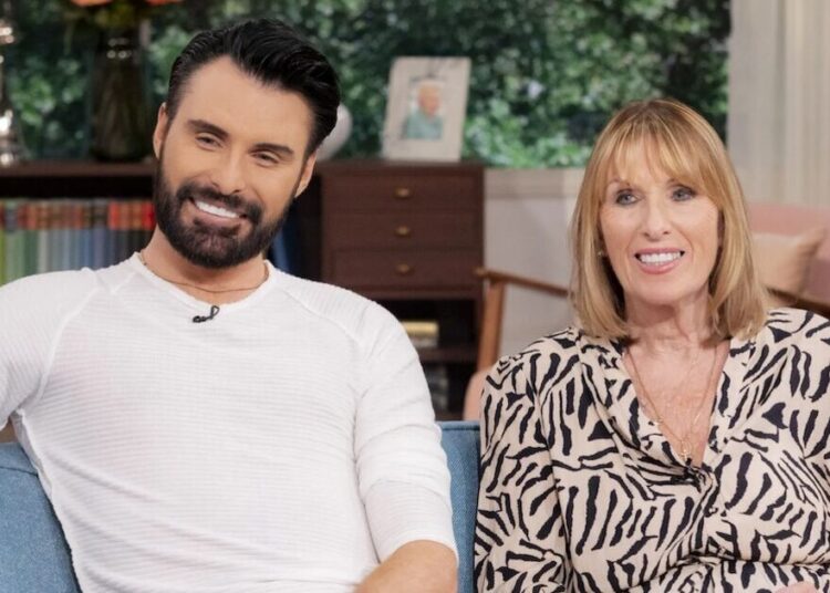 Rylan oferece atualização emocional sobre a mãe Linda: 'Olhe para ela' | Notícias de celebridades | Showbiz & TV