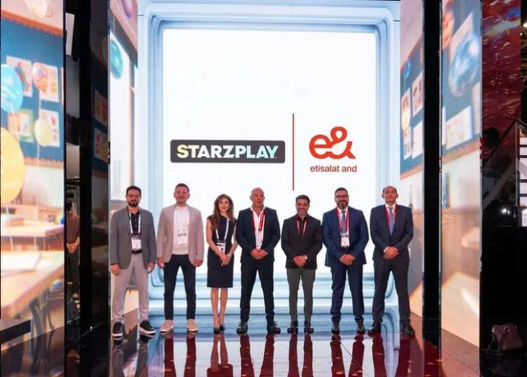 STARZPLAY faz parceria com e& Egypt na GITEX Global 2025 para elevar a experiência de entretenimento digital