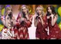 Sabrina Carpenter apresenta 'SNL' e Domingo retorna em cold open
