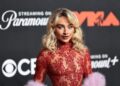 Sabrina Carpenter 'prisão' Joe Keery & Fãs não consegue parar de enviá -los