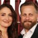 Sara Bareilles e Joe Tippett são casados! | Joe Tippett, Sara Bareilles, Casamento | Notícias e fofocas de celebridades | Entretenimento, fotos e vídeos
