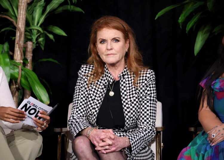 Sarah Ferguson faz mudanças sutis depois de perder seu título real em meio ao príncipe Andrew Fallout