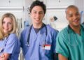 Scrubs Reboot perde co-showrunner em meio aos planos de lançamento da ABC para 2025–26