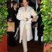 Selena Gomez combinou seu Merlot Mani com um vestido de suéter para o máximo de vibrações aconchegantes