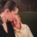 Selena Gomez compartilha foto doce e abraçada com sua irmã Gracie