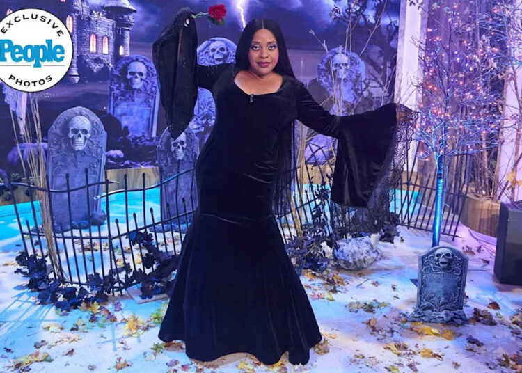 Sherri Shepherd se veste como personagens icônicos da TV - incluindo Urkel! - para seu show de Halloween de 2025 (exclusivo)