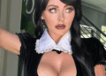 Sophie Dee de OnlyFans choca os fãs com fantasia de quarta-feira