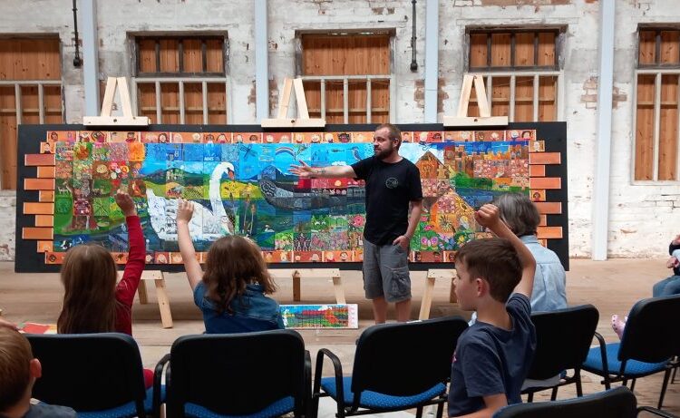 Sropshire vibrante: organizações artísticas para entregar o programa de artes em todo o condado