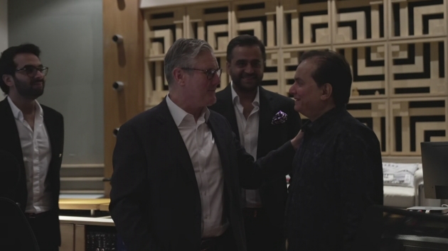 Starmer Tours Bollywood Film Studio em Mumbai