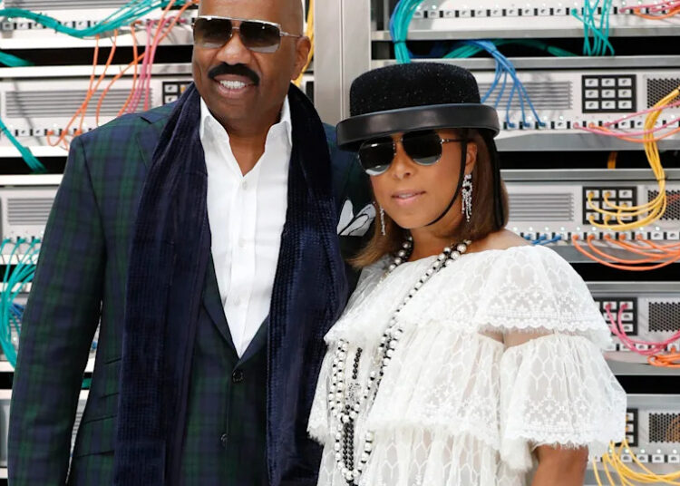 Steve Harvey compartilha uma retrospectiva sensual de sua esposa, que acabou de completar 61 anos