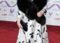 Susan Boyle está irreconhecível com novo visual glamouroso e cabelo loiro no tapete vermelho