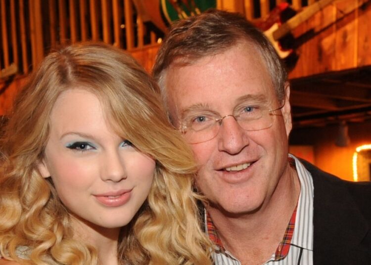 Taylor Swift atualiza o pai Scott Swift após a cirurgia cardíaca