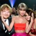 Taylor Swift e bate -papo de Ed Sheeran no casamento de Selena Gomez