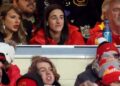 Taylor Swift é vista no jogo de Travis Kelce após o lançamento do álbum