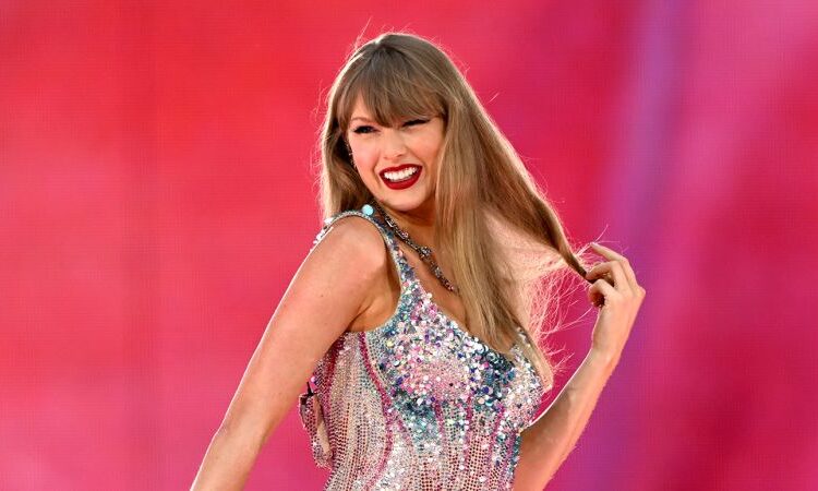 Taylor Swift parece não se incomodar com a recepção mista de seu álbum ‘Showgirl’