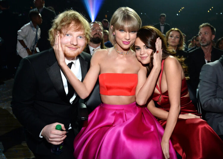 Taylor Swift revela o que ela e Ed Sheeran disseram no casamento de Selena Gomez