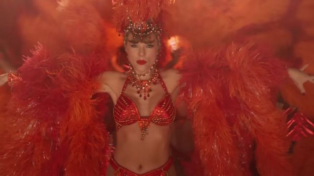 Taylor Swift se transforma em showgirl na imagem BTS de 'The Fate of Ophelia'