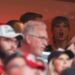 Taylor rouba os holofotes com um minivestido durante o jogo de Travis Kelce