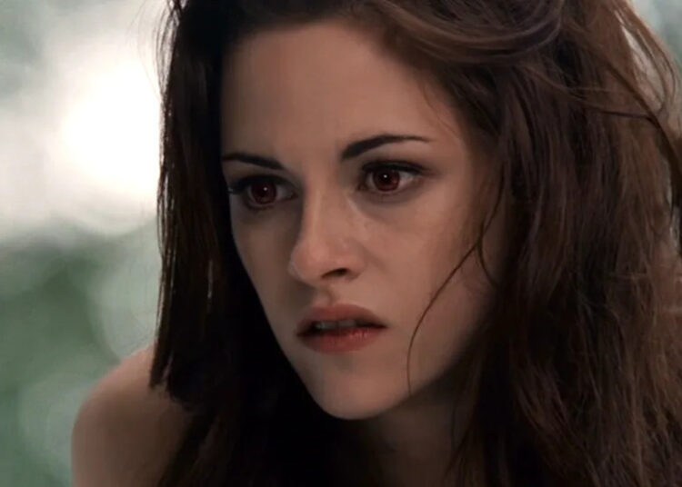Tenho assistido novamente aos filmes de Crepúsculo (de novo), e Bella deveria ter se tornado uma vampira muito mais cedo