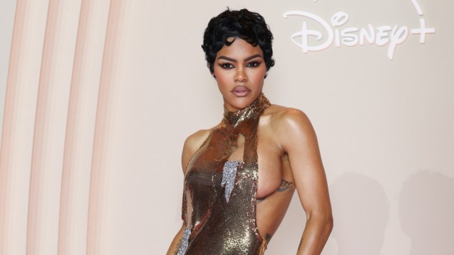 Teyana Taylor mostra seu abdômen rasgado em top curto