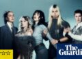 The Last Dinner Party: From the Pyre review – o segundo álbum da banda barroque'n'roll lançado rapidamente está superaquecido | Pop e rock