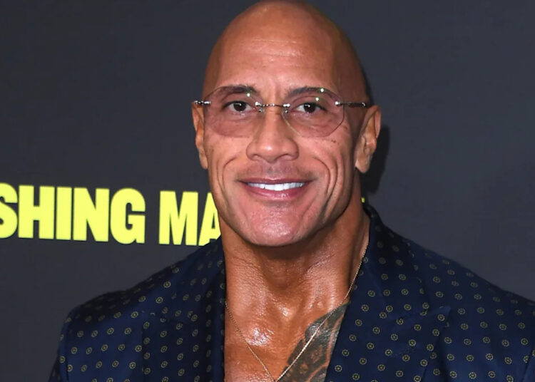The Rock disse a esta lenda da WWE que o amava no final do WrestleMania Showdown