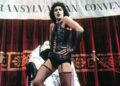 Tim Curry usou sotaque britânico em 'The Rocky Horror Picture Show' após um encontro com um estranho - Globe Magazine