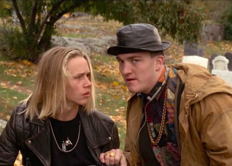 Tobias Jelinek relembra como Larry Bagby, costar de “Hocus Pocus”, se tornou seu guardião quando completou 18 anos (exclusivo)