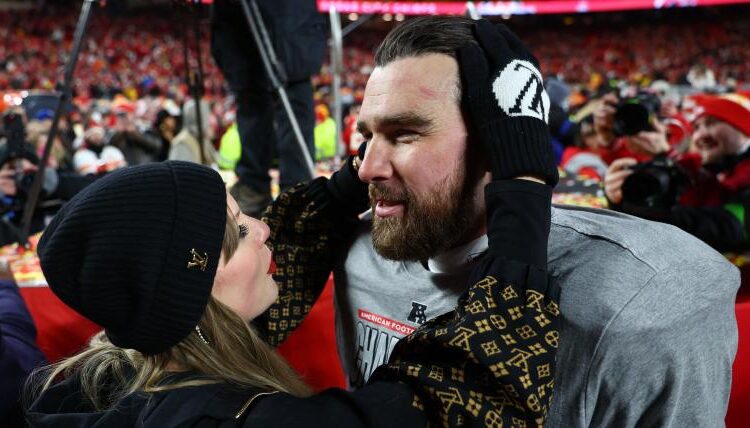 Travis Kelce é honesto sobre ser a musa de Taylor Swift