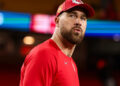 Travis Kelce faz 36 anos, Rocks Classic Look Before Chiefs Game