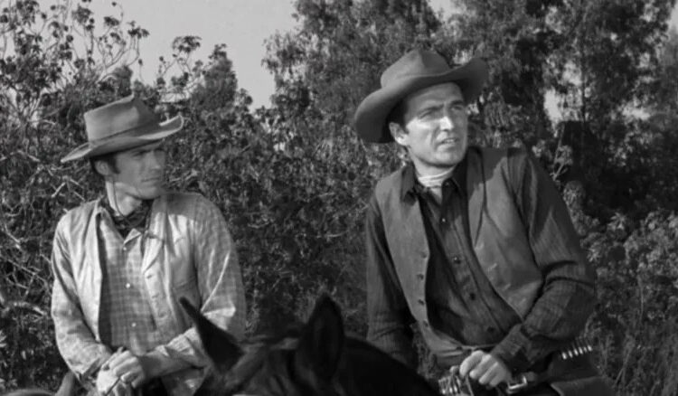 Um programa de TV clássico de faroeste de Clint Eastwood está sendo transmitido gratuitamente