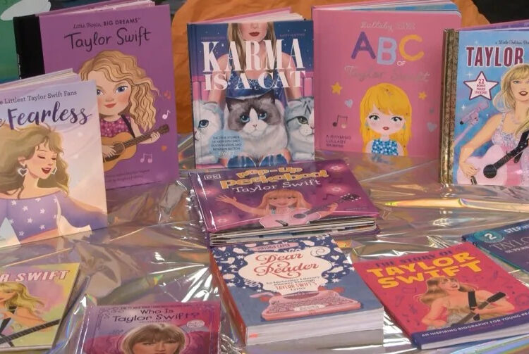 Uma noite brilhante na Biblioteca Pública de Kingsport para Taylor Swift Album Lanwn Party