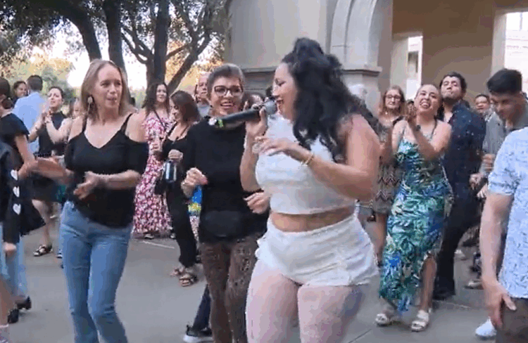 Única banda de salsa feminina em San Diego compartilha a história das culturas cubana e porto-riquenha por meio da música