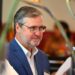 Up Entertainment Charles Humbard saindo do cargo de CEO da empresa controladora da rede a cabo que fundou em 2004