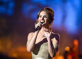 Veja Lana Del Rey cover de 'The Needle and the Damage Done' de Neil Young no Harvest Moon Concert