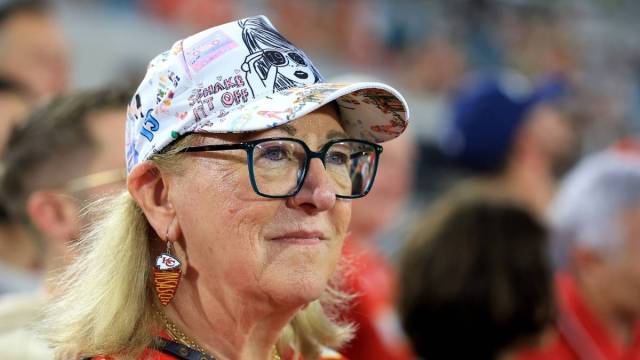 Veja como Donna Kelce preencheu para o jogo MNF de Taylor Swift no MNF do Chiefs