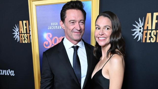 Veja como Hugh Jackman e sua namorada tentam minimizar as fofocas - Fonte
