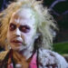 Veja como assistir aos dois filmes de ‘Beetlejuice’ sem sair do sofá