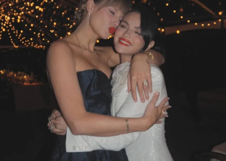 Veja os 2 vestidos de Taylor Swift para o fim de semana de casamento de Selena Gomez