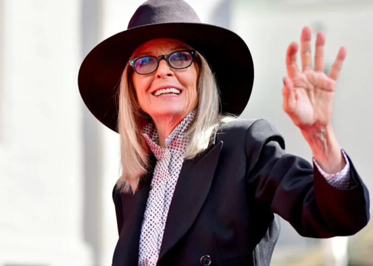 Vencedor do Globo de Ouro chora no tapete vermelho após a morte de Diane Keaton: Assistir