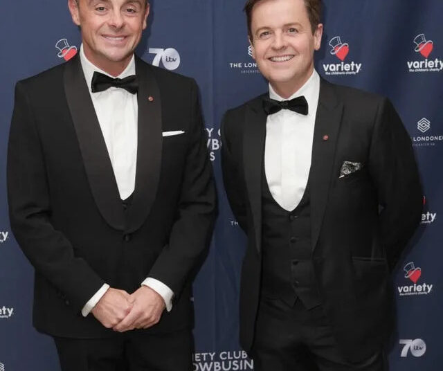 Vernon Kay, Ant and Dec e Stephen Fry vencem no Variety Club Showbusiness Awards