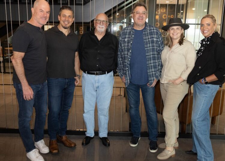 Vince Gill assina contrato de gravação vitalício com a MCA