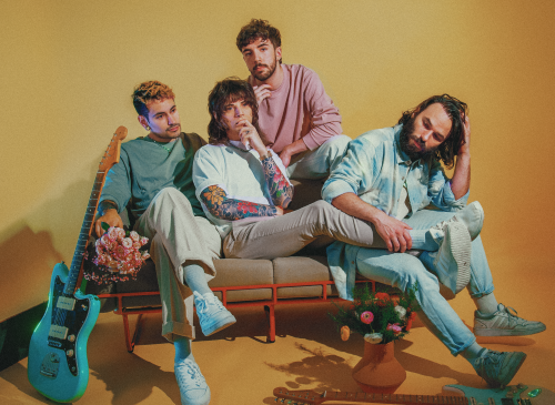 mirabela. lança novo videoclipe para 'Crybaby'