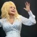 ‘Ainda não morri’ – Dolly Parton compartilha atualização após problemas de saúde
