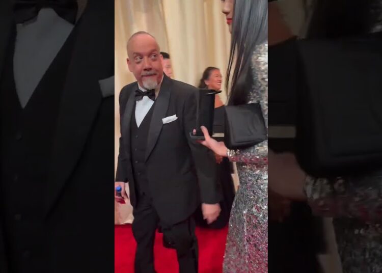 #TheHoldovers Star #PaulGiamatti Walks the 2024 #Oscars Red Carpet #shorts