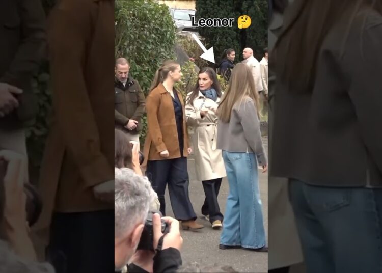 🌀“Queen Letizia Broke Royal Protocol❤️Let  Sofia Lead the First Handshake#leonor#sofia#letest.
